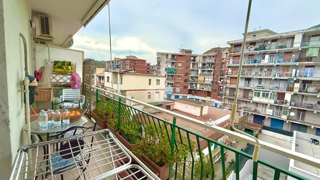 Balcon - Rustic Apartment with Balconies in Naples