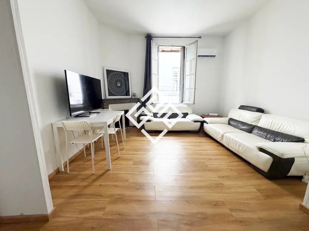 Séjour - Appartement Rénové avec Climatisation à Narbonne