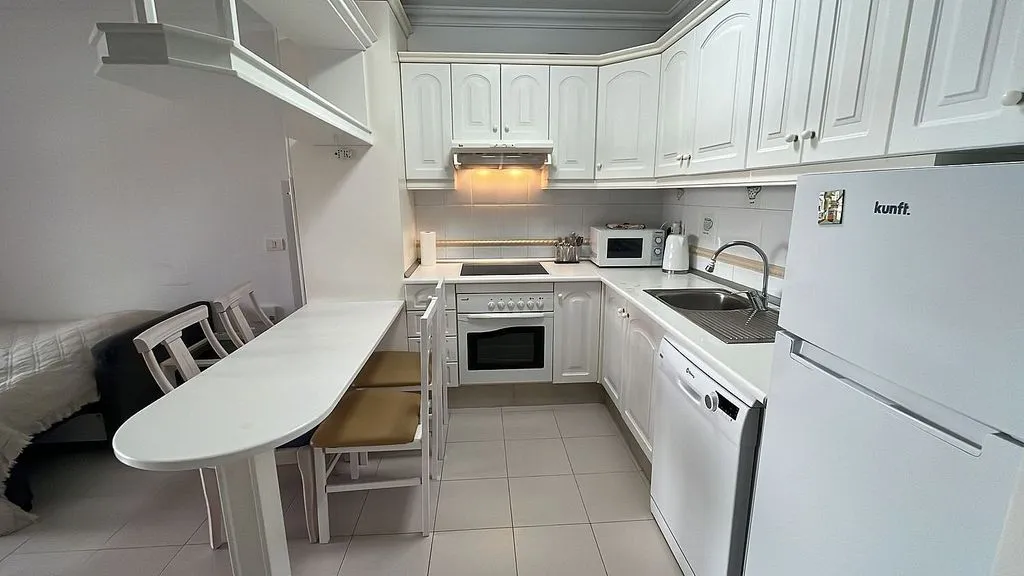 Cuisine - 1-Bedroom Apartment with Pool in Callao Salvaje
