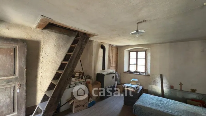 Pièces - Terraced House in Historic Centre, Lillianes