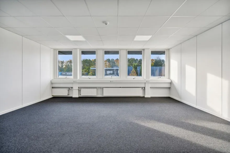 Kabinet - Office Space with Kitchen on Gunnar Clausens Vej