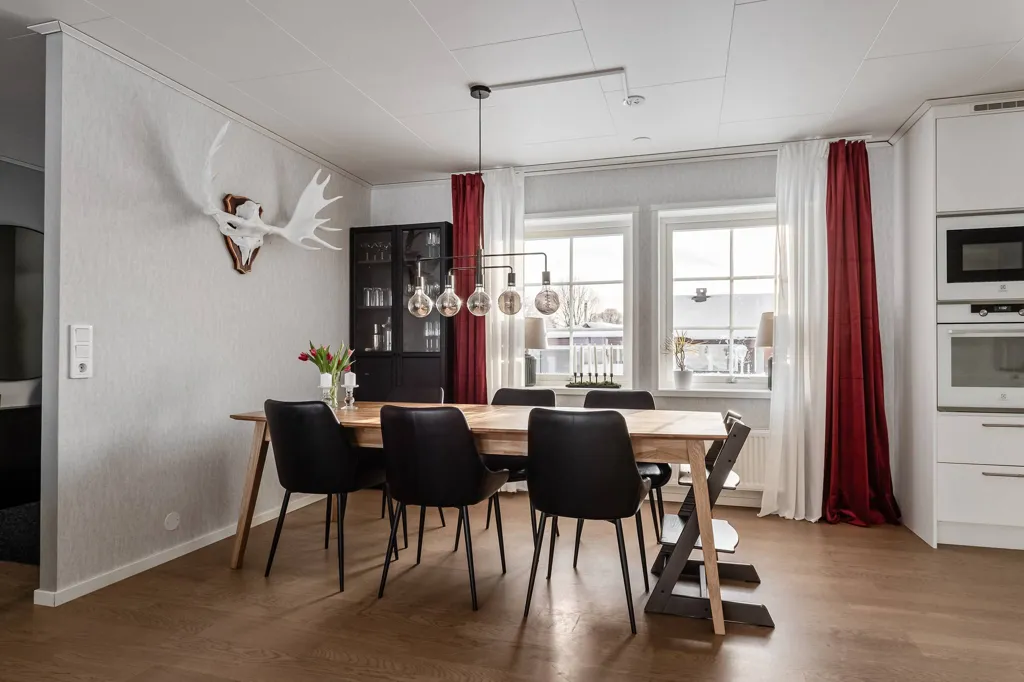 Söögituba - Modern Villa with Large Garden in Vindeln