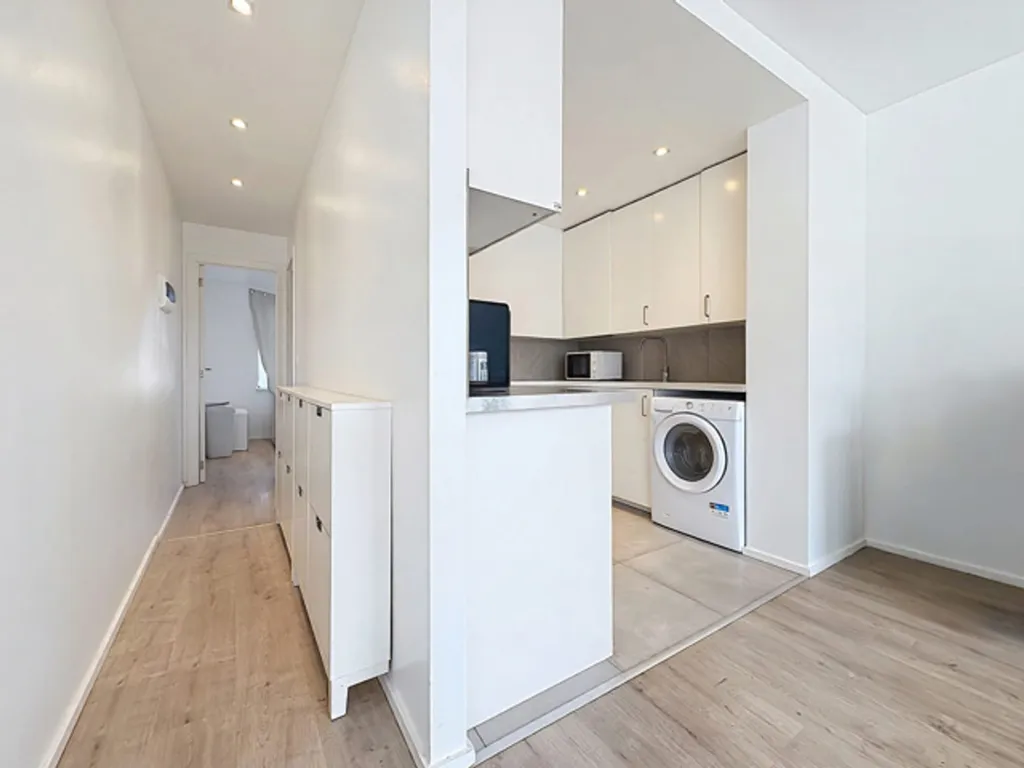 Lavanderia - Renovated 1-Bedroom Flat with Cellar in Anderlecht