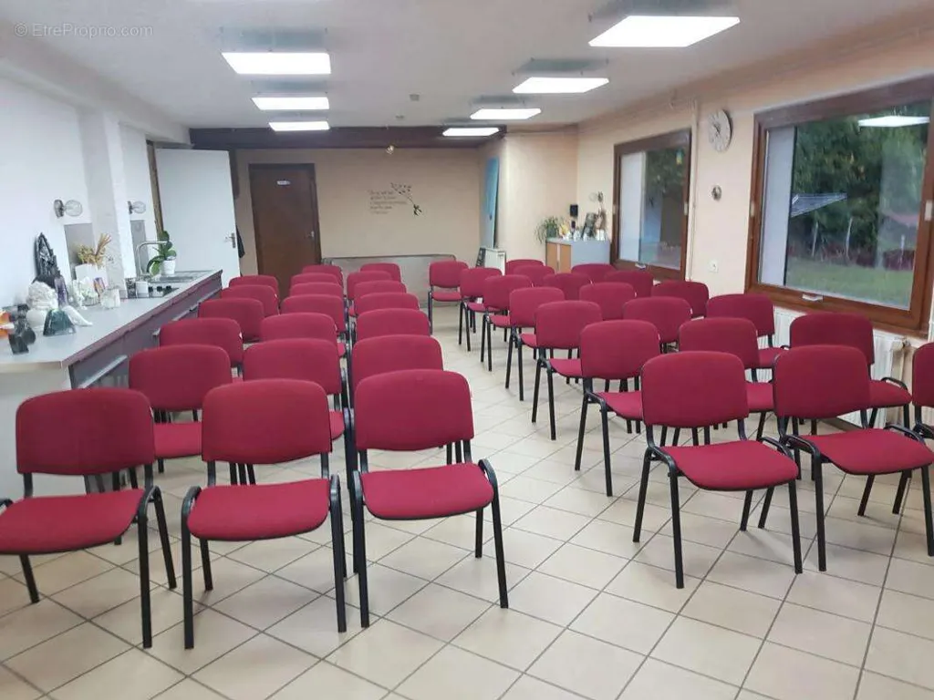 Salle à manger - Propriété de 10 Pièces avec Vue Montagne à Les Abrets