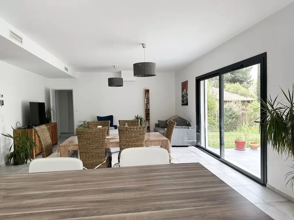Salle à manger - Villa Moderne avec Piscine à Saint-André-de-Sangonis