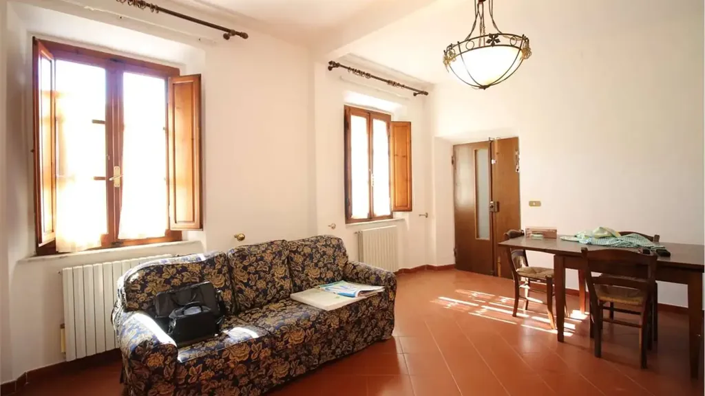 Séjour - Spacious Apartment with Courtyard in Buti