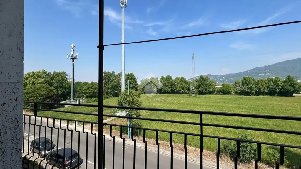 Rõdu - 3-Room Apartment with Balcony in Brescia