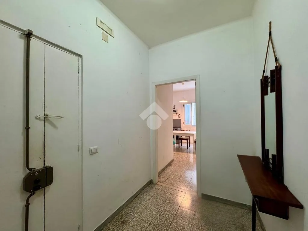 Entrée - 3-Bedroom Apartment with Balcony in Bari