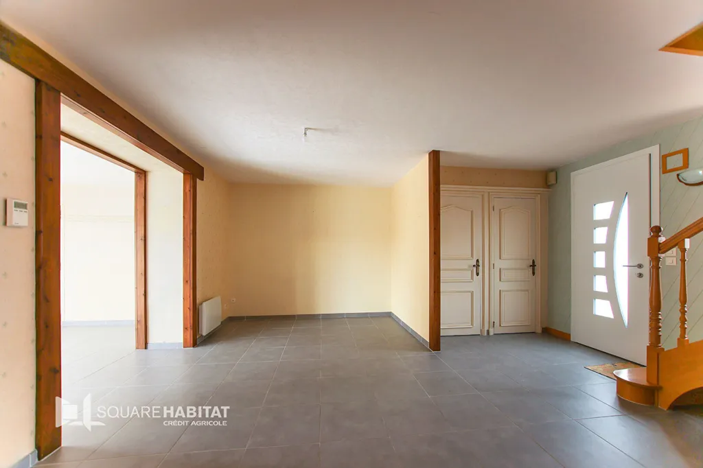 Entrée - Maison de 7 Pièces avec Garage à Bellevigny