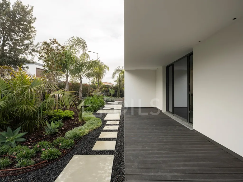 Aed - T5+3 House with Pool in Cascais