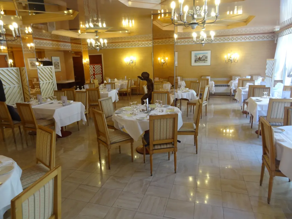 Salle à manger - Appartement 2/3 Pièces avec Balcon dans Résidence Services à Paris 15ème