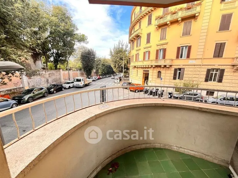 Balcon - Versatile Apartment in Via Torlonia, Rome
