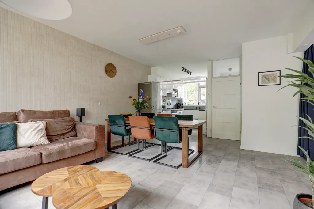 Séjour - Modernised Ajourwoning with Garden in Gouda