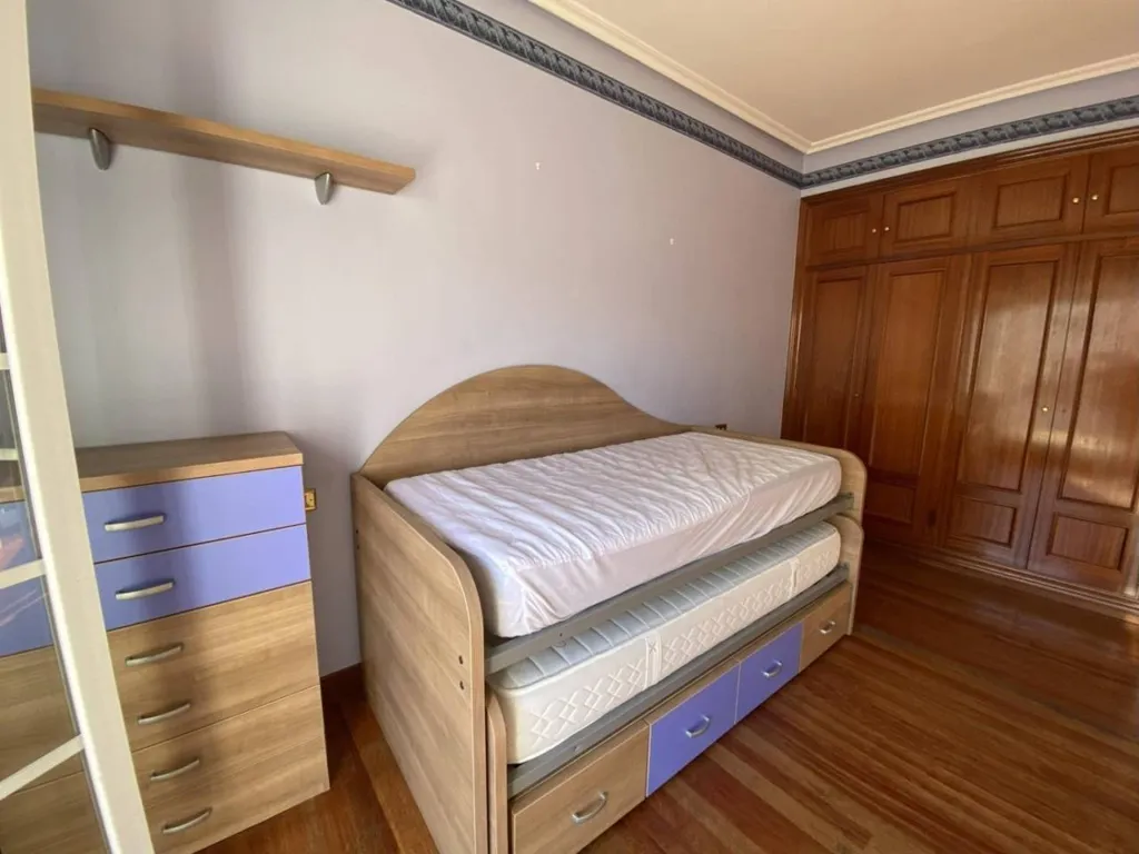 Magamistoad - Semi-detached House with Pool in Loiu