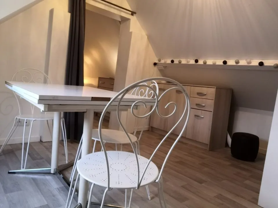Salle à manger - Appartement Meublé avec Jardinet à Evreux