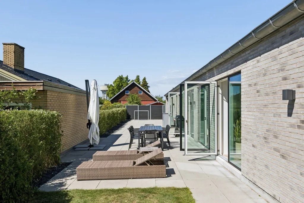 Terrass - Contemporary Villa with Garden in Kastrup