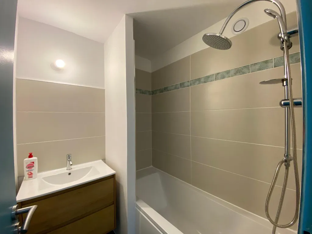 Vannitoad - 2-Bedroom Flat with Private Parking in Saint-Joseph