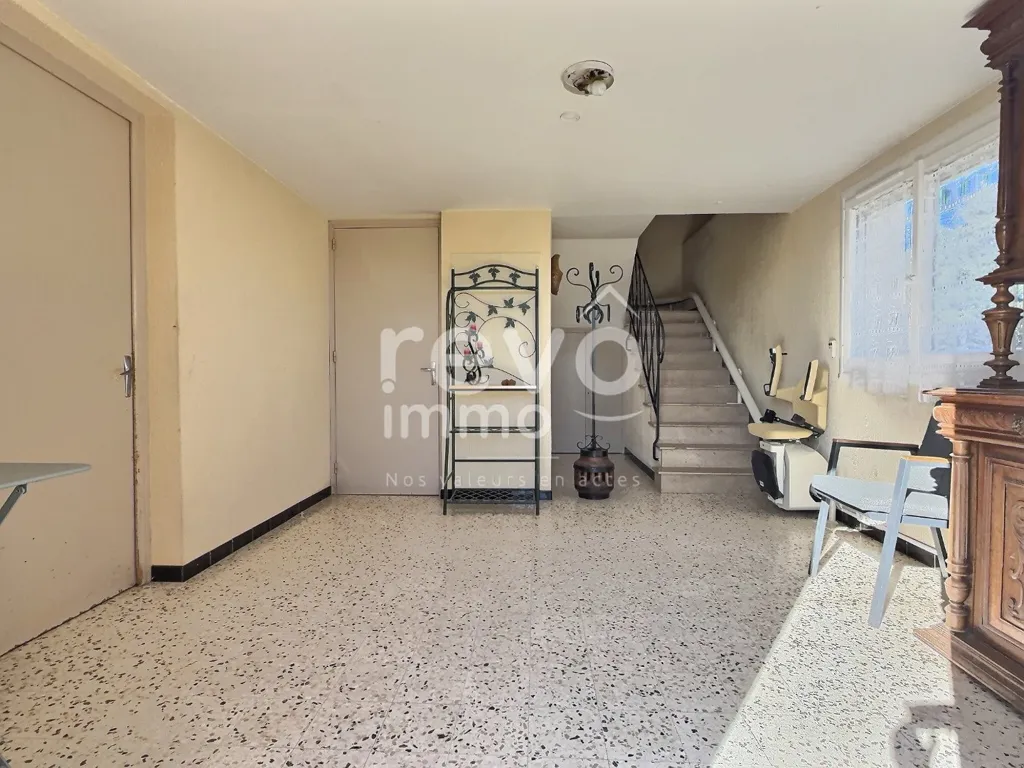 Garage - Maison avec Vue Panoramique à Civrieux