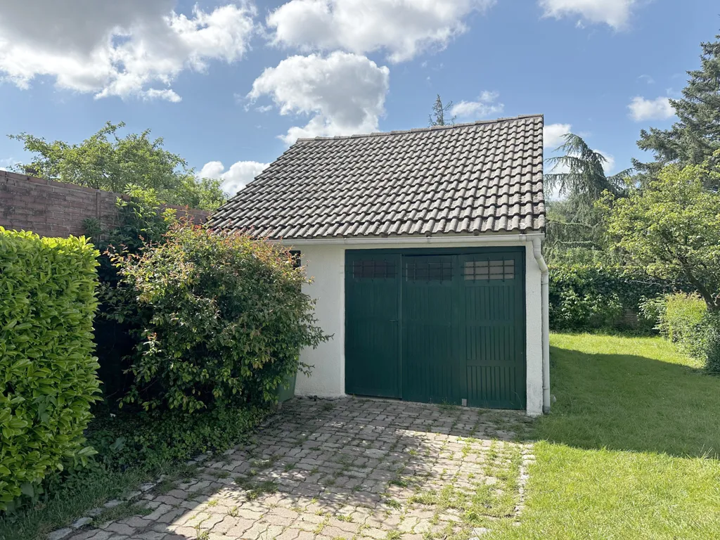 Jardin - Pavillon de Plain-Pied avec Garage et Jardin à Bornel