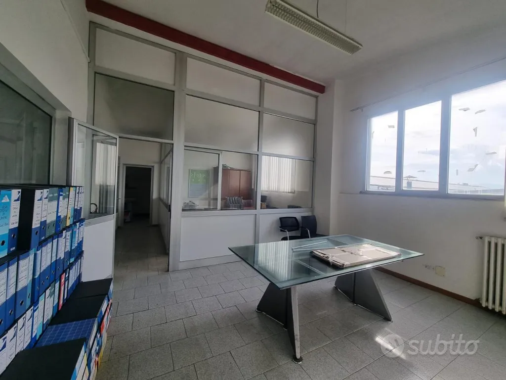 Bureau - Industrial Warehouse with Parking in Pistoia
