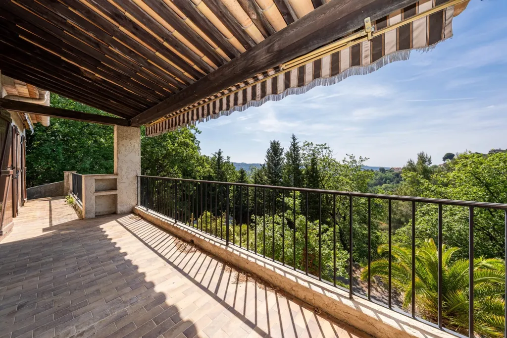 Balcon - Maison sur Trois Niveaux au Calme à Carros
