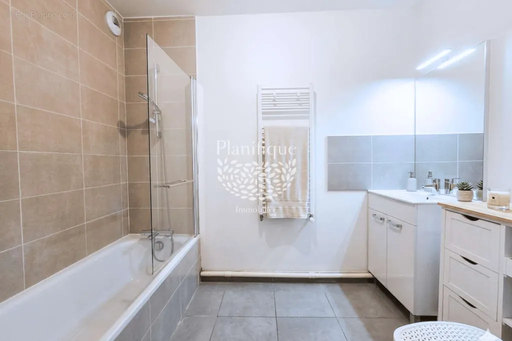 Vannitoad - Bright Apartment with Garage in Aix-les-Bains