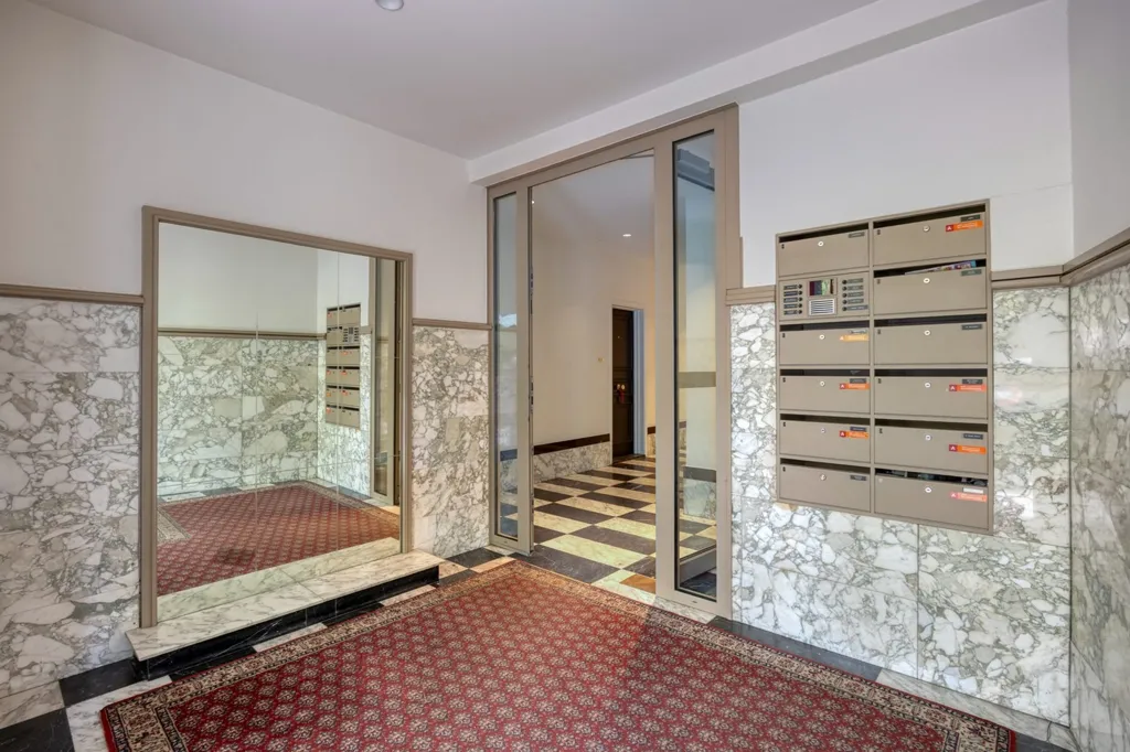 Hallway - Ground Floor Apartment with Park Views in Antwerp