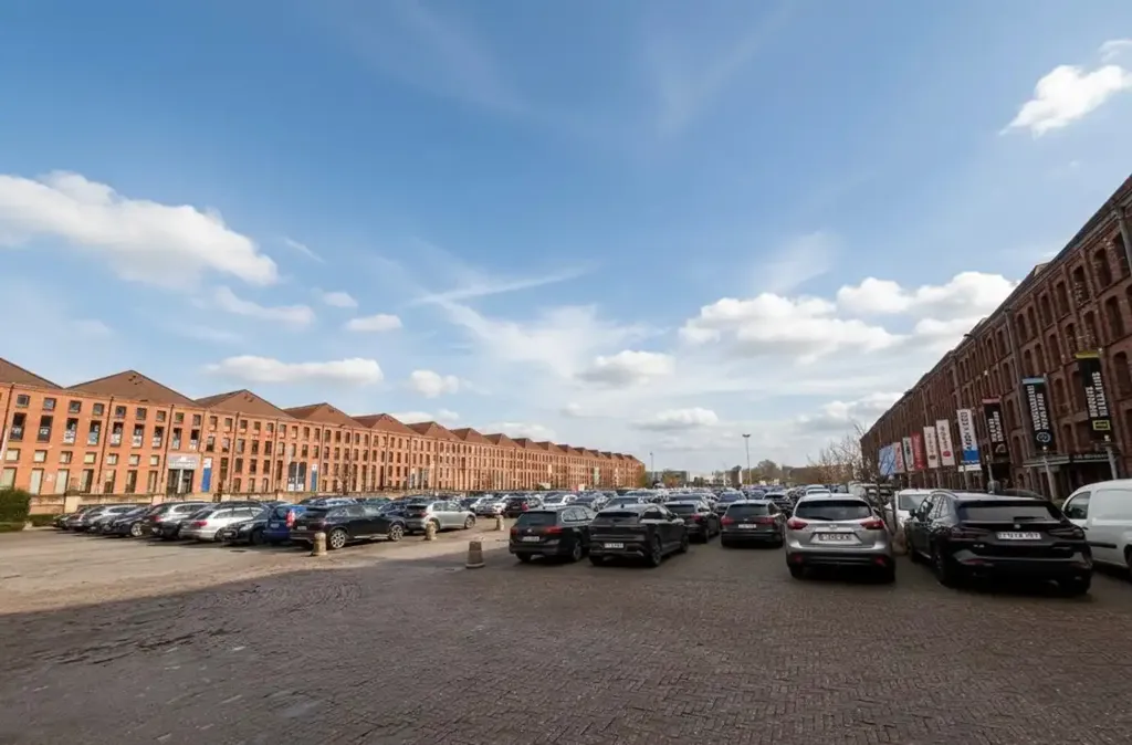Esterno - Office for Rent with Cafeteria Access in Kortrijk