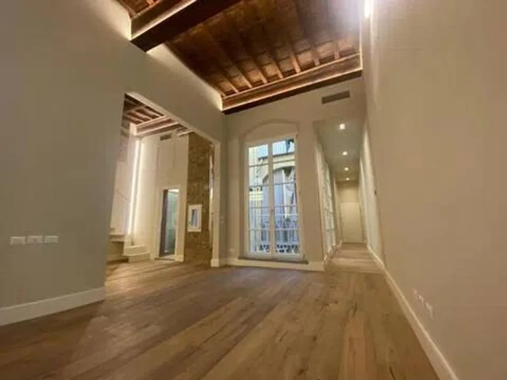 Living Room - Luxury 4-Bedroom Apartment in Florence