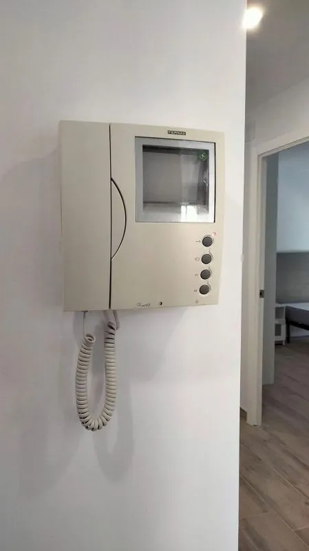Esik - Student-Friendly Flat with Balcony in Altabix