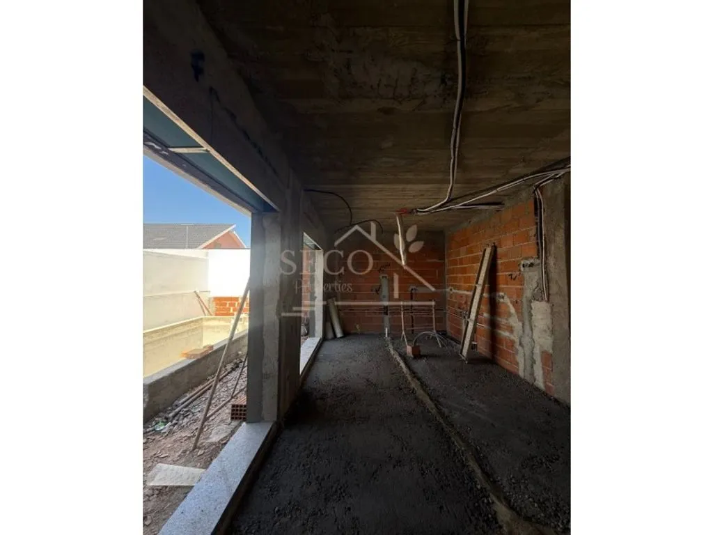 Pièces - New Detached House with Pool in Seixal