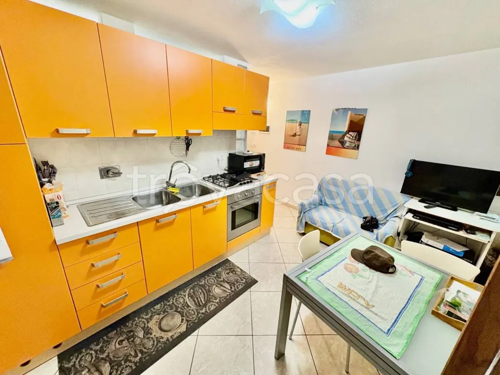Cucina - Recently Refined Apartment with Central Location in Fossano