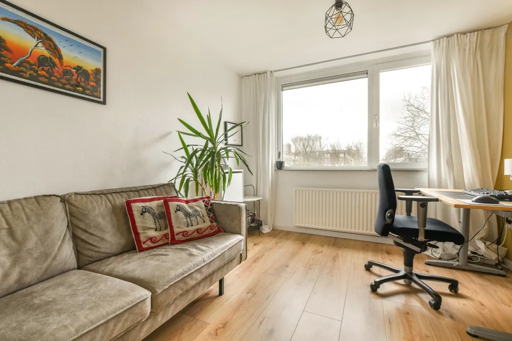 Office - Five-Bedroom Apartment with Garden in Utrecht