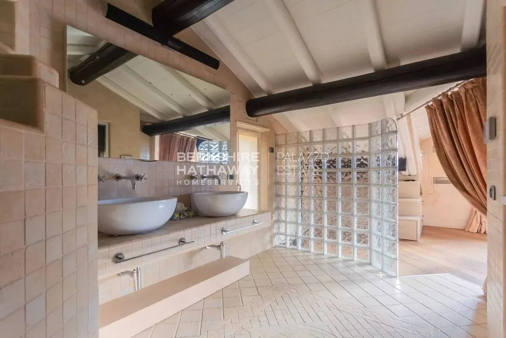 Salles de bain - Lake View Villa with Garden in Tremezzina