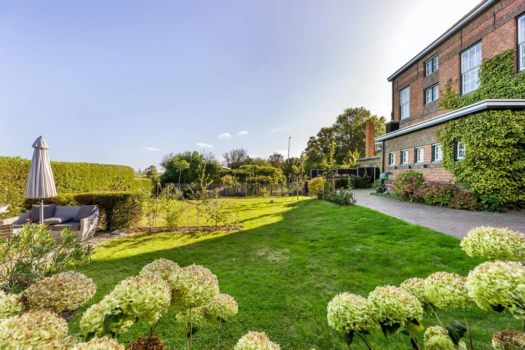 Jardin - Rijksmonument Villa with Garden in Lamswaarde