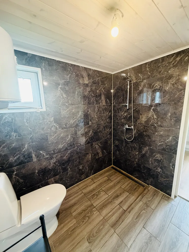 Bathrooms - Modern Cabin with Terraces near Peraküla