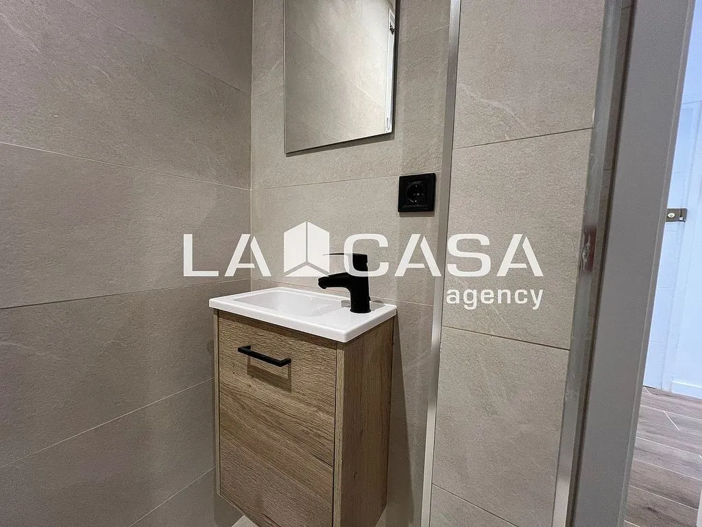 Loft in Reform with AC in Carrer de Velia