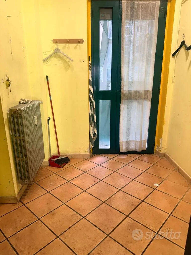 Entrée - Shop with Balcony on Corso Adriatico