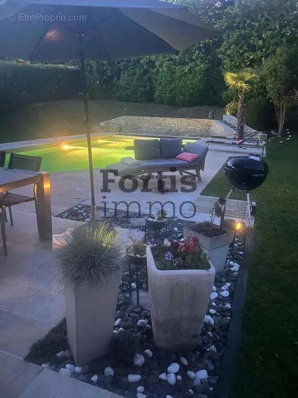 Piscine - Maison avec Piscine et Jardin à Etiolles