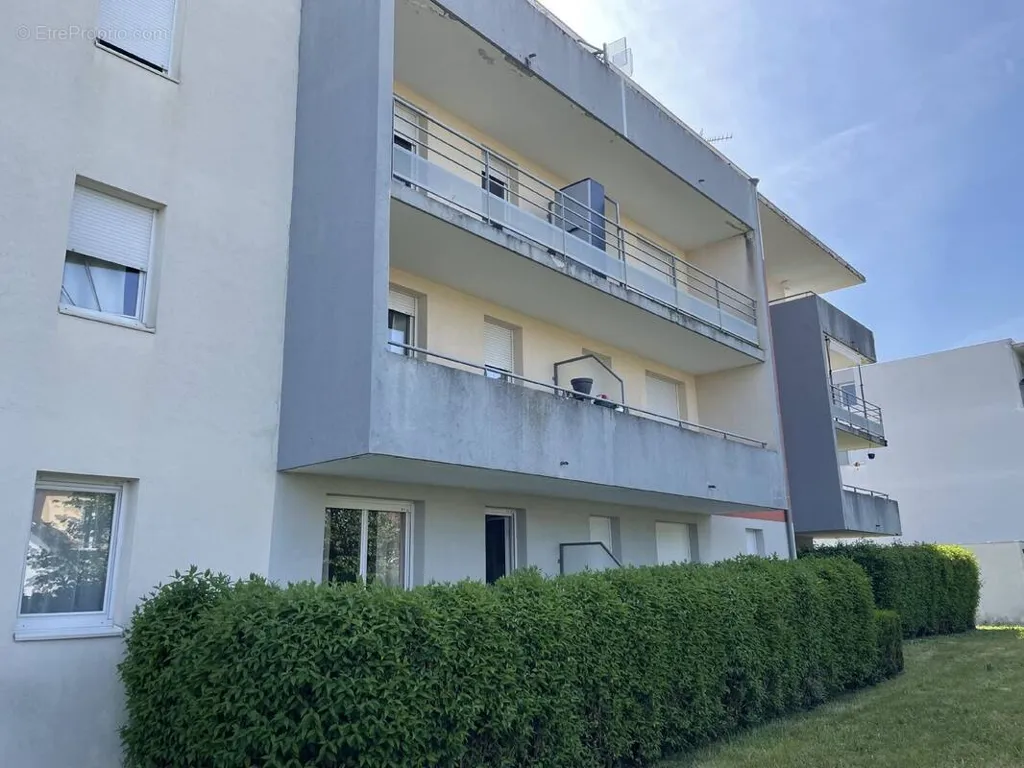 Extérieur - Appartement avec Terrasse dans Résidence Calme à Cusset