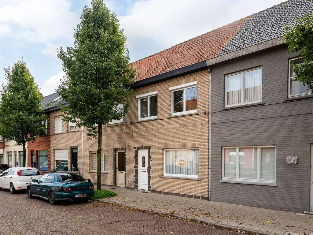 Extérieur - Maison Moderne Rénovée avec Terrasse à Eeklo