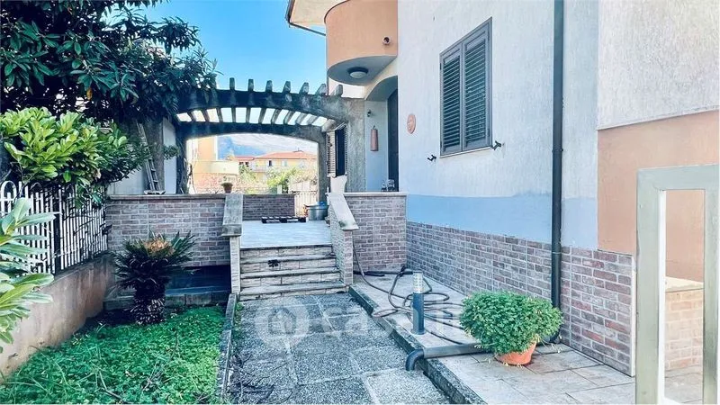 Jardín - Fully Renovated Villa with Balcony in Castrovillari