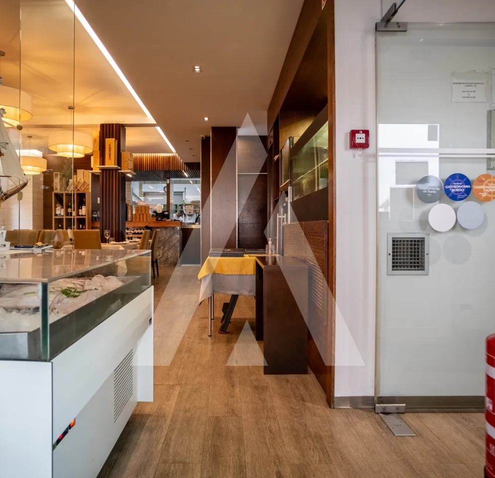 Toad - Established Restaurant with Sea View in Costa Nova
