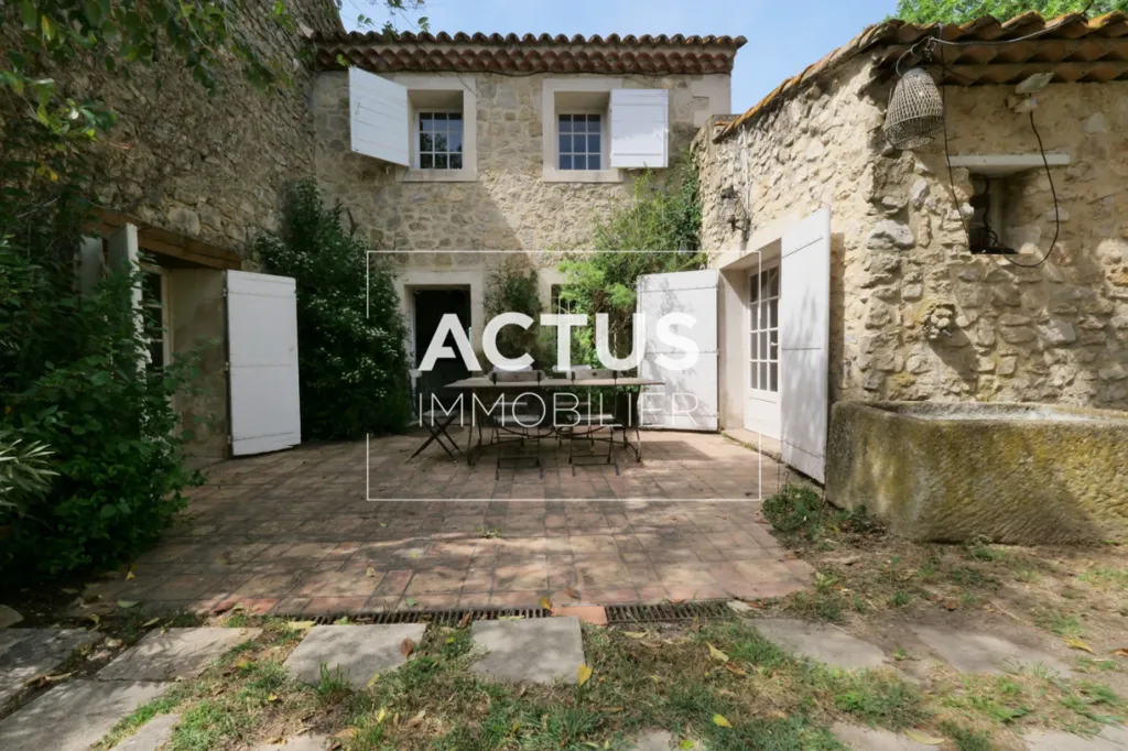 Garden - Charming House with Pool in Lamanon