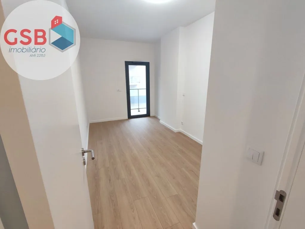Pièces - New 3-Bed Flat with Balconies in Seixal