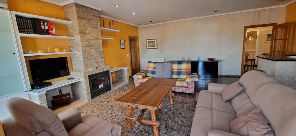 Elutuba - Spacious House with Terrace in Moncada