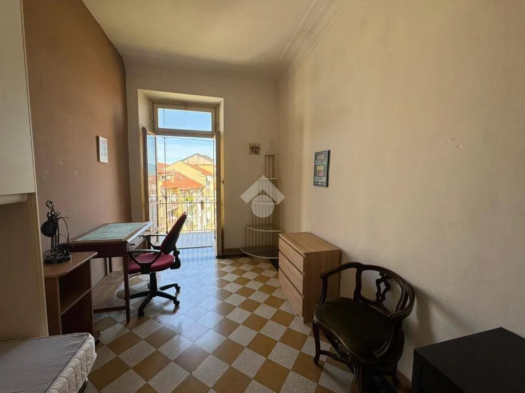 Bureau - Spacious Apartment with Balcony in Cenisia, Turin