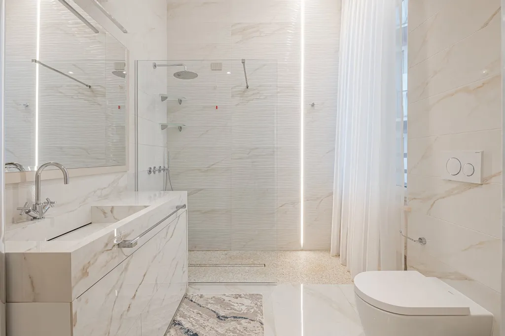 Salles de bain - Penthouse with Panoramic Terrace in Milan