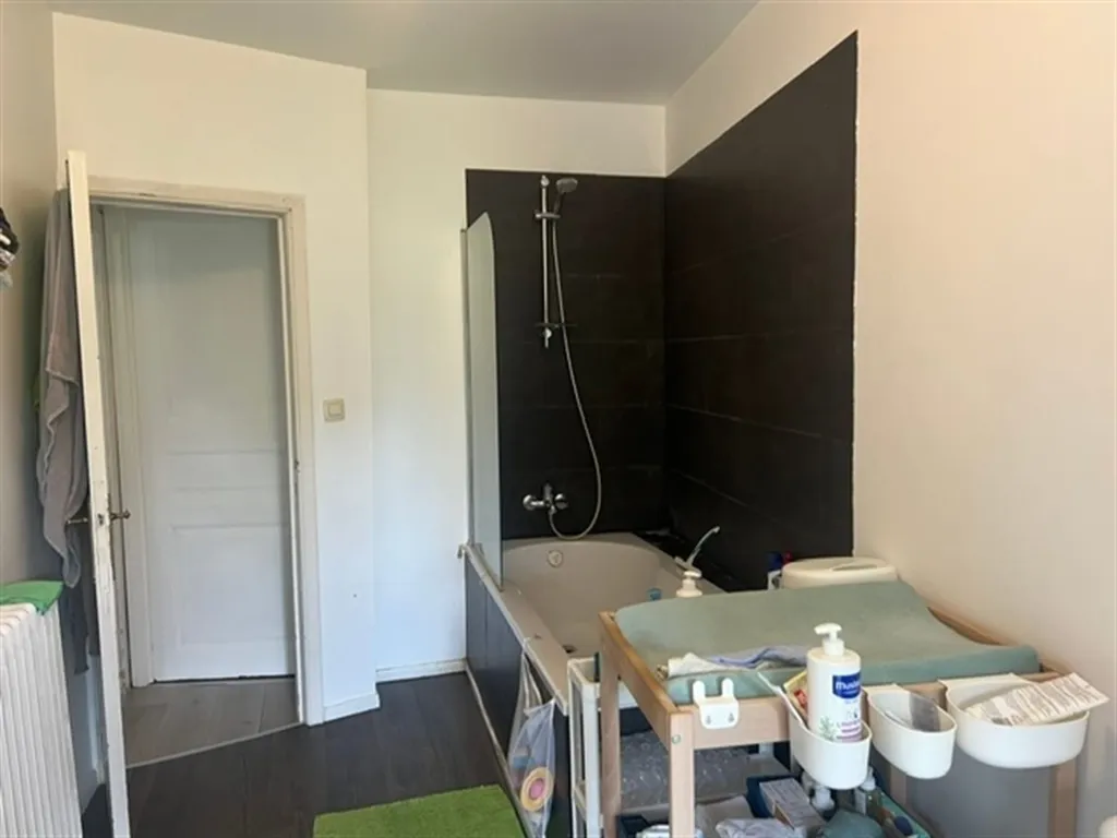Badezimmer - 1930s House with Basement in Montenaken