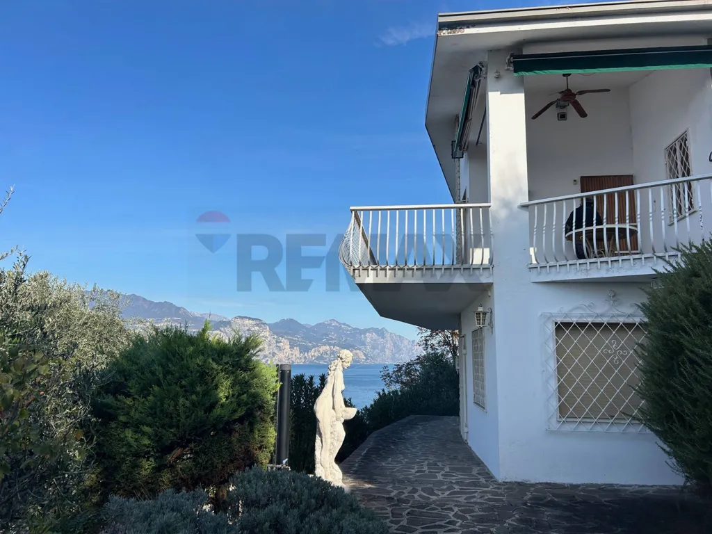 Terrazza - Villa with Panoramic Lake View in Brenzone